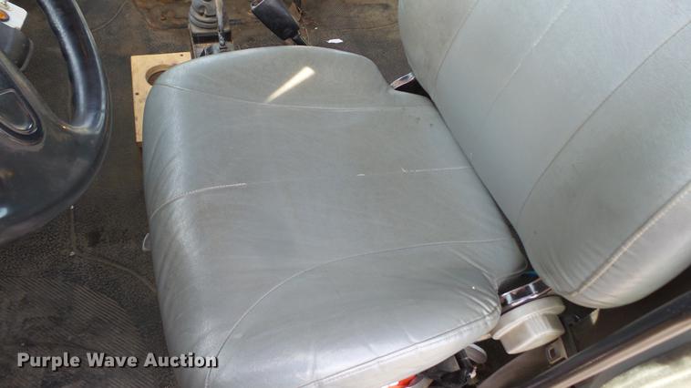 image for item DC5656 2006 International 7400 Crew Cab dump truck