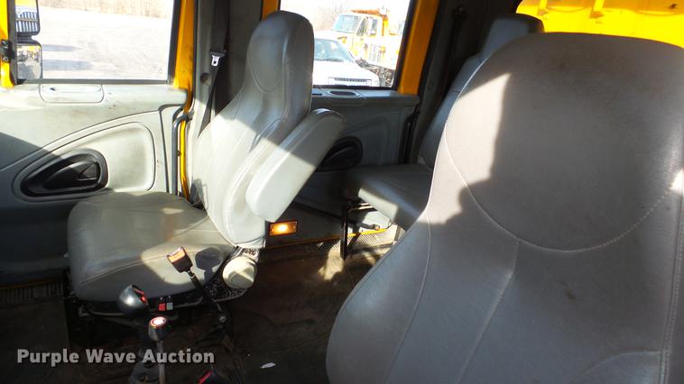 image for item DC5656 2006 International 7400 Crew Cab dump truck