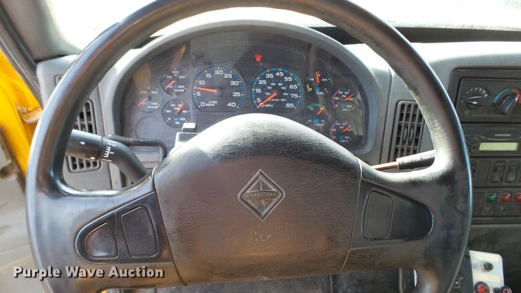 image for item DC5656 2006 International 7400 Crew Cab dump truck