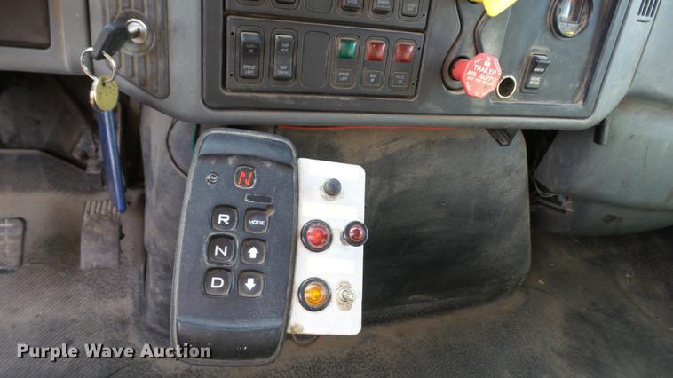 image for item DC5656 2006 International 7400 Crew Cab dump truck