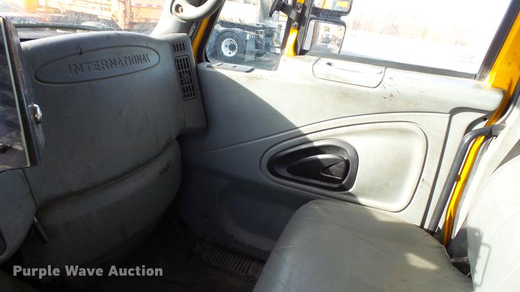 image for item DC5656 2006 International 7400 Crew Cab dump truck