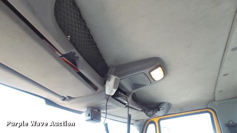 image for item DC5656 2006 International 7400 Crew Cab dump truck