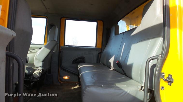 image for item DC5656 2006 International 7400 Crew Cab dump truck