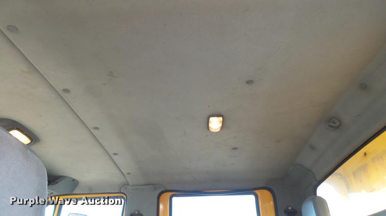 image for item DC5656 2006 International 7400 Crew Cab dump truck