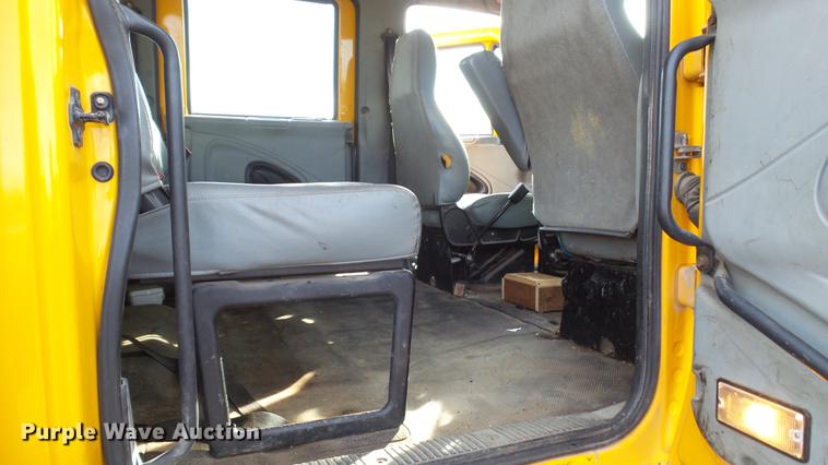 image for item DC5656 2006 International 7400 Crew Cab dump truck