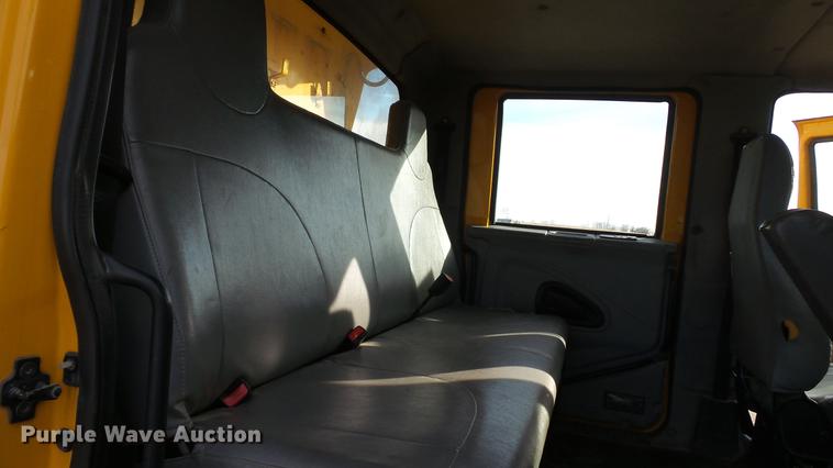 image for item DC5656 2006 International 7400 Crew Cab dump truck