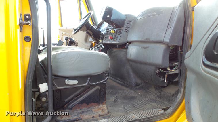 image for item DC5656 2006 International 7400 Crew Cab dump truck