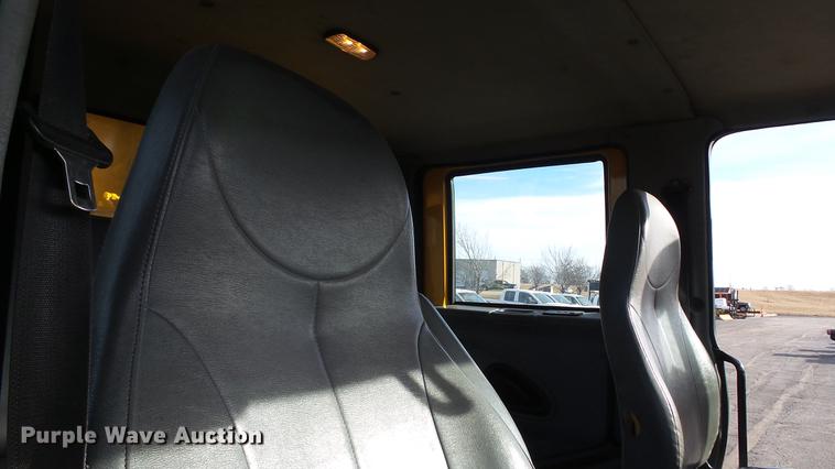 image for item DC5656 2006 International 7400 Crew Cab dump truck