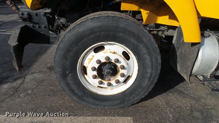 image for item DC5656 2006 International 7400 Crew Cab dump truck