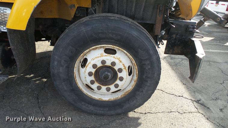 image for item DC5656 2006 International 7400 Crew Cab dump truck