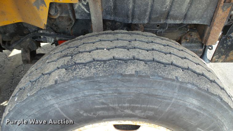 image for item DC5656 2006 International 7400 Crew Cab dump truck