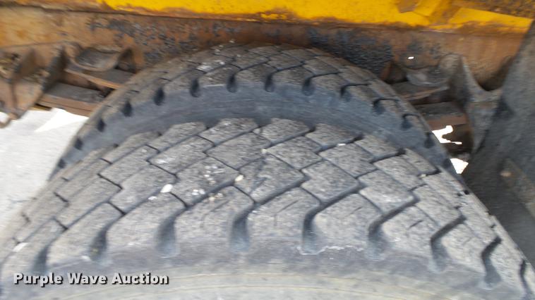 image for item DC5656 2006 International 7400 Crew Cab dump truck