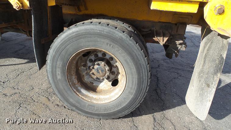 image for item DC5656 2006 International 7400 Crew Cab dump truck