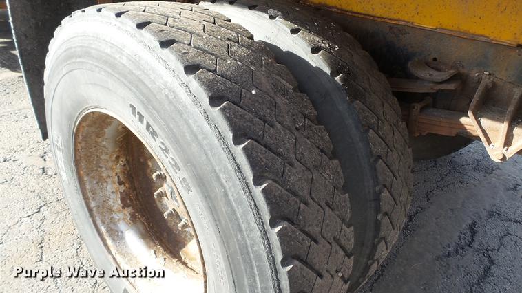 image for item DC5656 2006 International 7400 Crew Cab dump truck