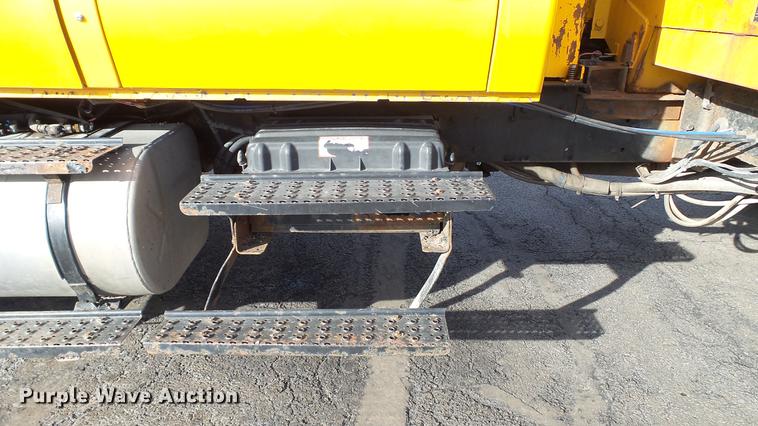 image for item DC5656 2006 International 7400 Crew Cab dump truck