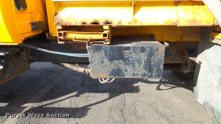 image for item DC5656 2006 International 7400 Crew Cab dump truck