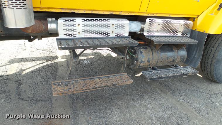 image for item DC5656 2006 International 7400 Crew Cab dump truck