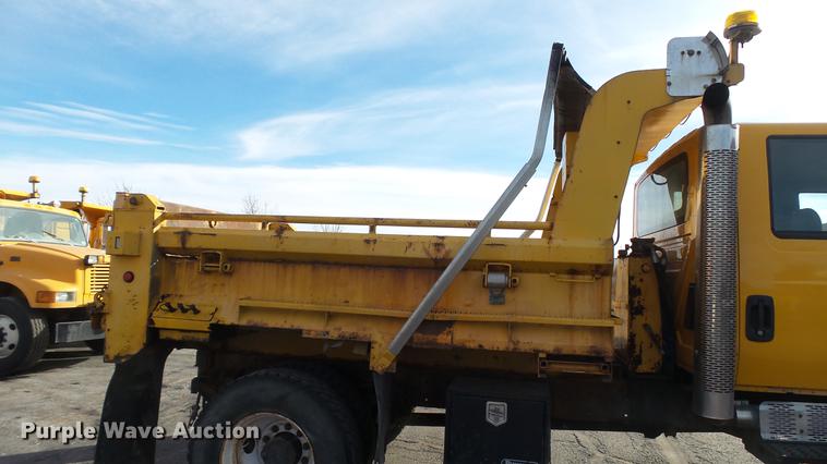 image for item DC5656 2006 International 7400 Crew Cab dump truck