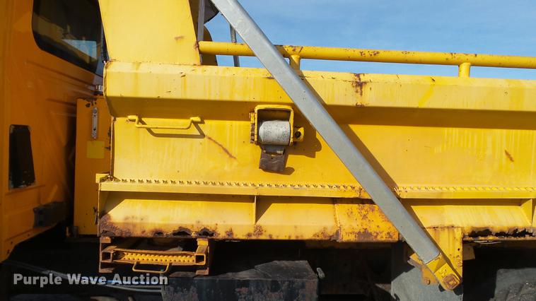 image for item DC5656 2006 International 7400 Crew Cab dump truck