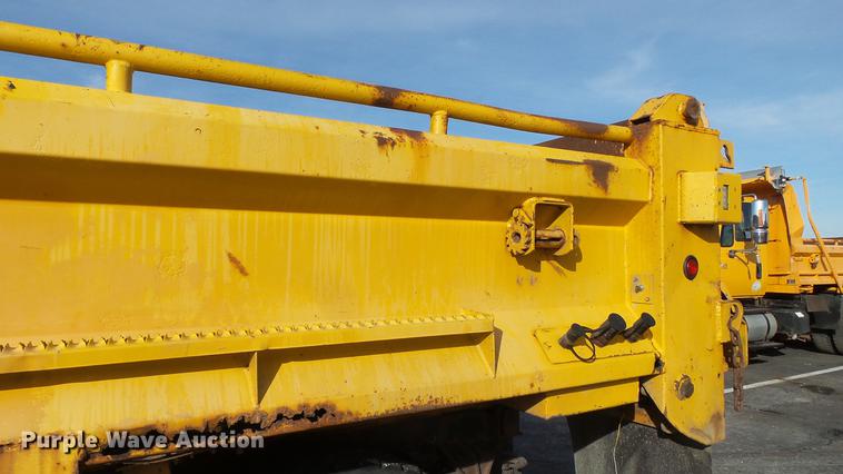 image for item DC5656 2006 International 7400 Crew Cab dump truck