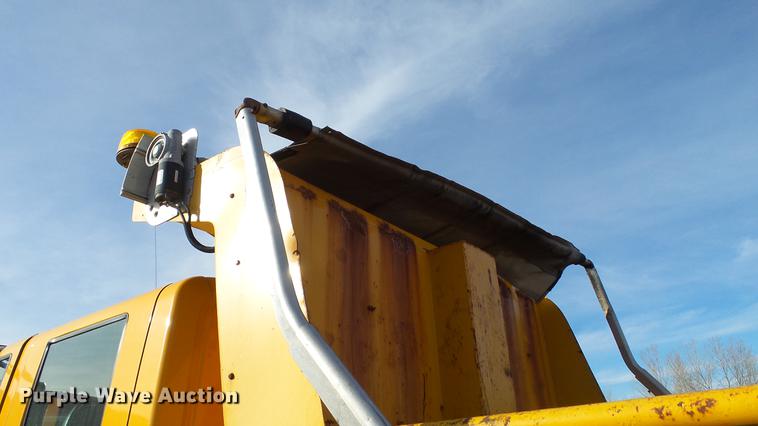 image for item DC5656 2006 International 7400 Crew Cab dump truck
