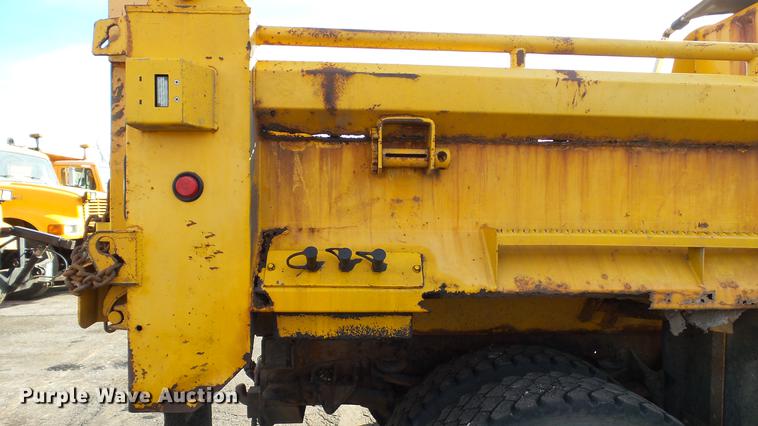 image for item DC5656 2006 International 7400 Crew Cab dump truck