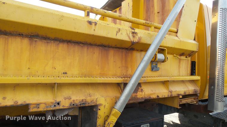 image for item DC5656 2006 International 7400 Crew Cab dump truck