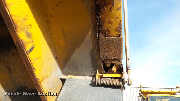 image for item DC5656 2006 International 7400 Crew Cab dump truck