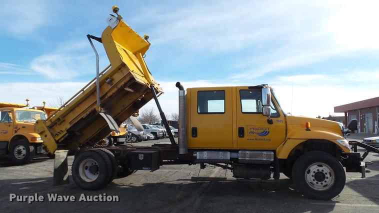 image for item DC5656 2006 International 7400 Crew Cab dump truck
