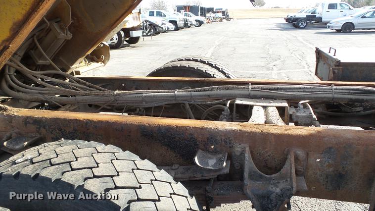 image for item DC5656 2006 International 7400 Crew Cab dump truck