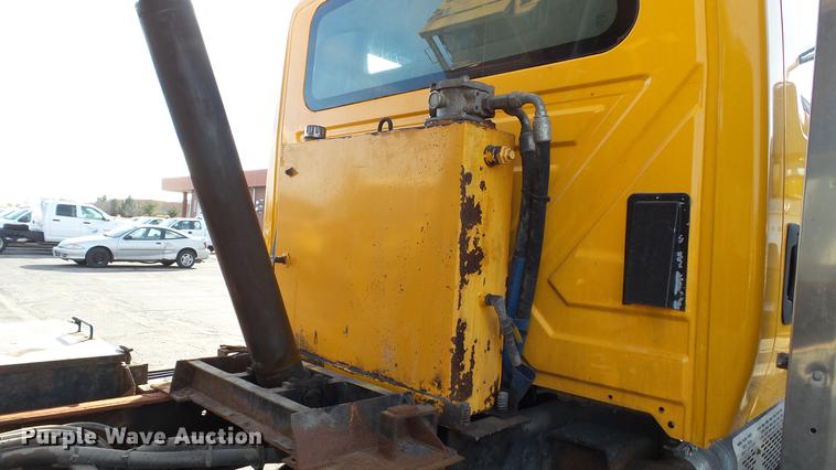 image for item DC5656 2006 International 7400 Crew Cab dump truck