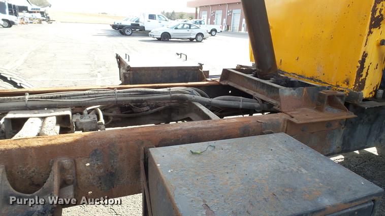 image for item DC5656 2006 International 7400 Crew Cab dump truck