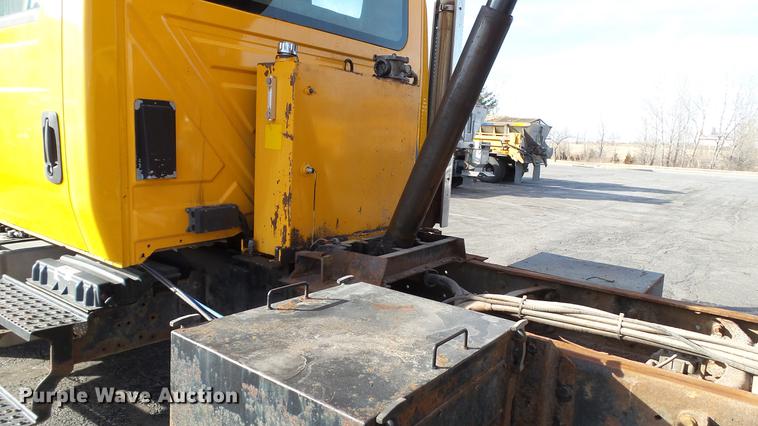 image for item DC5656 2006 International 7400 Crew Cab dump truck