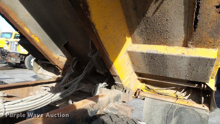 image for item DC5656 2006 International 7400 Crew Cab dump truck