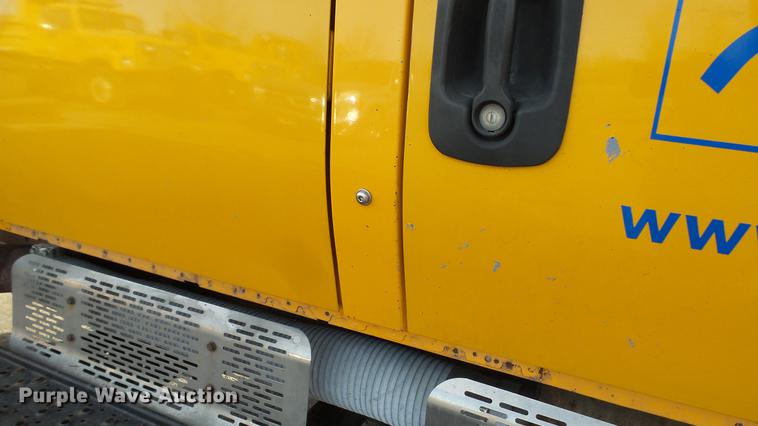 image for item DC5656 2006 International 7400 Crew Cab dump truck