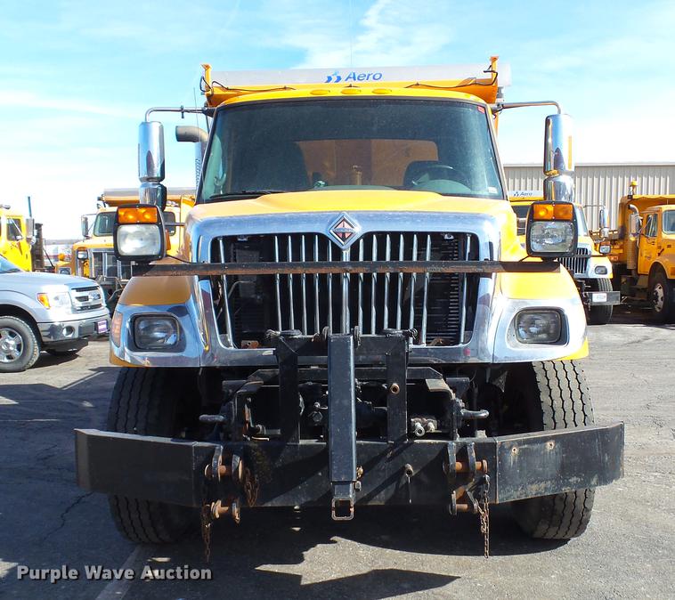image for item DC5657 2006 International 7400 dump truck