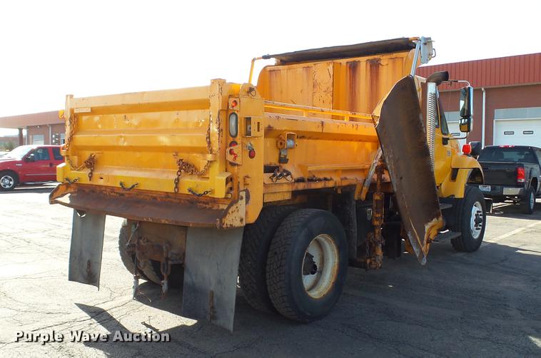 image for item DC5657 2006 International 7400 dump truck