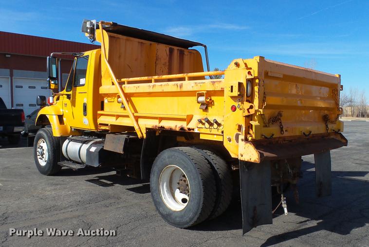 image for item DC5657 2006 International 7400 dump truck