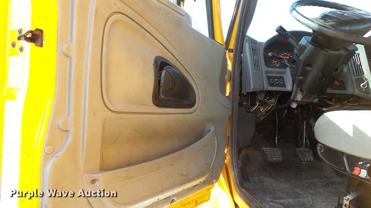 image for item DC5657 2006 International 7400 dump truck