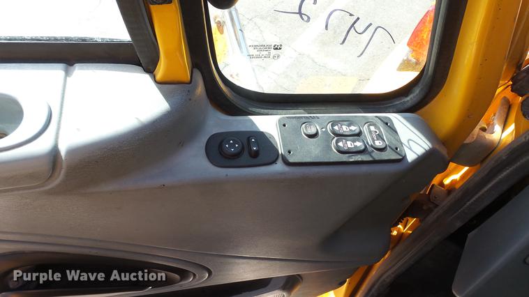 image for item DC5657 2006 International 7400 dump truck