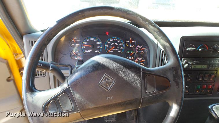 image for item DC5657 2006 International 7400 dump truck