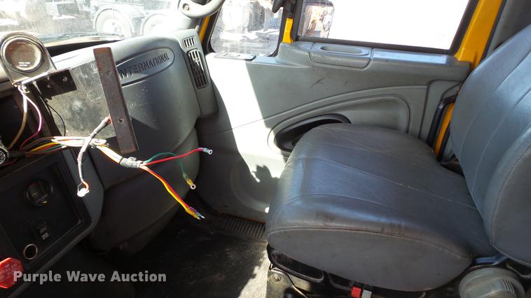 image for item DC5657 2006 International 7400 dump truck