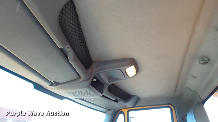 image for item DC5657 2006 International 7400 dump truck