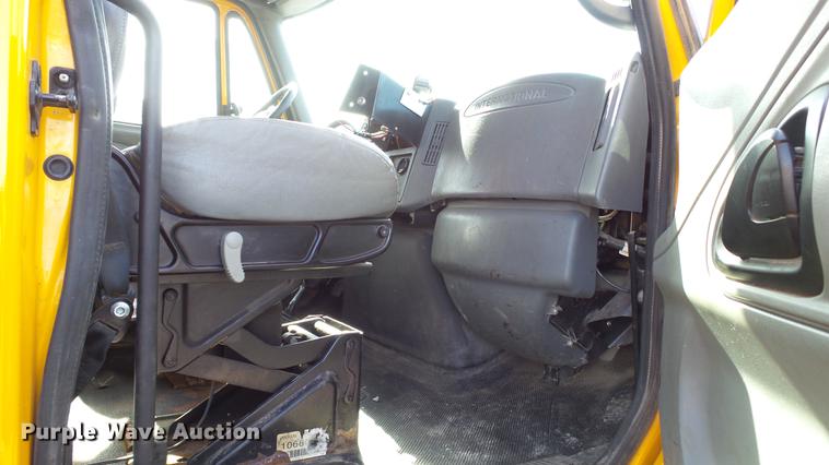 image for item DC5657 2006 International 7400 dump truck