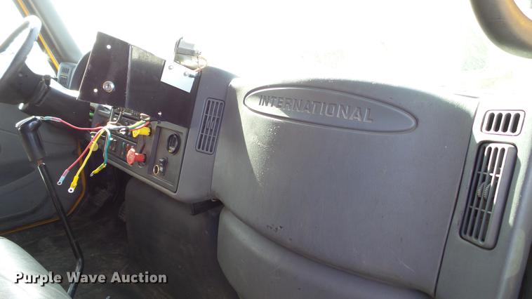 image for item DC5657 2006 International 7400 dump truck