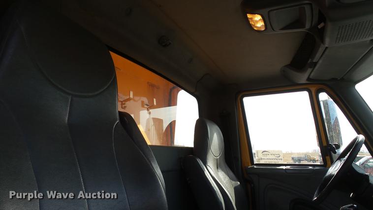 image for item DC5657 2006 International 7400 dump truck