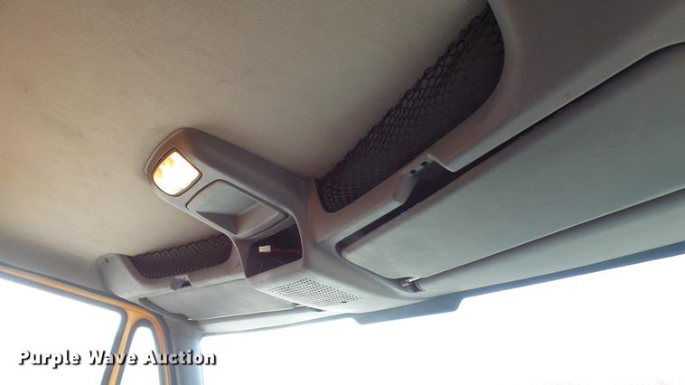 image for item DC5657 2006 International 7400 dump truck