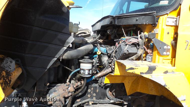 image for item DC5657 2006 International 7400 dump truck