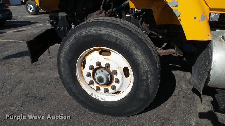 image for item DC5657 2006 International 7400 dump truck