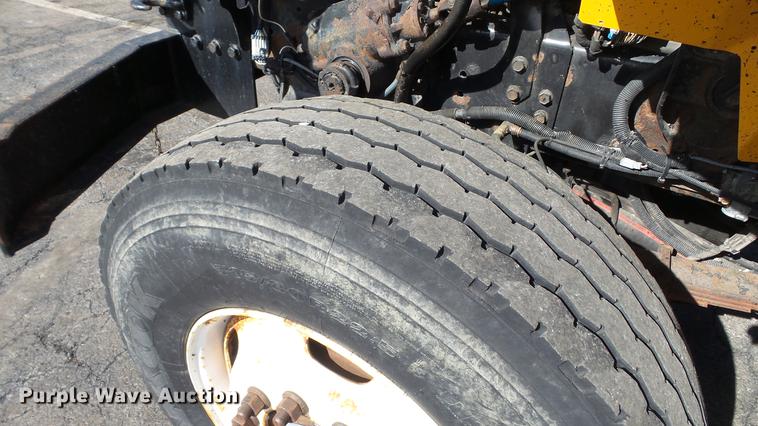 image for item DC5657 2006 International 7400 dump truck